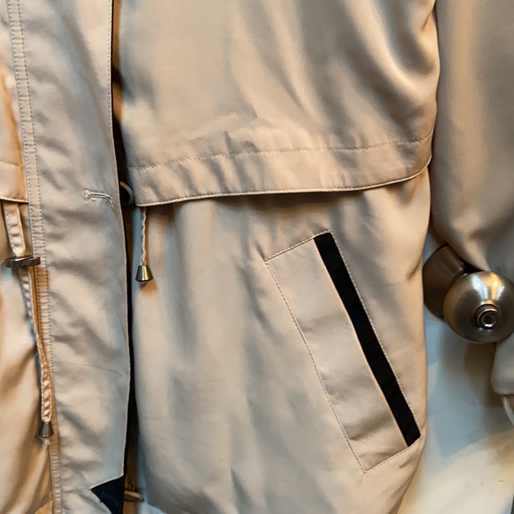 Spring Jacket.  Tan. Cute design. - Picture 4 of 5